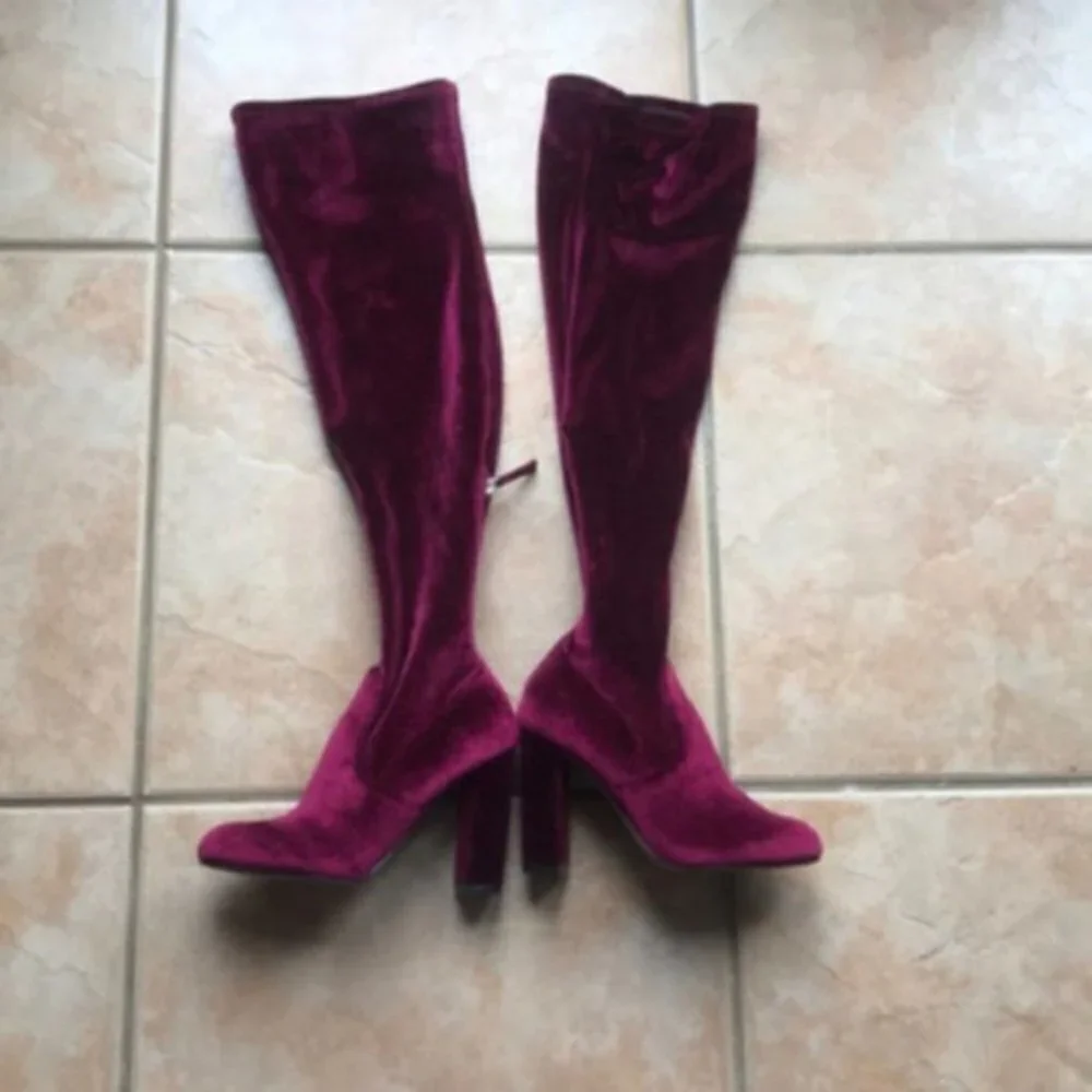 NWOB Steve Madden Burgundy Emotions Velvet Sock Boot Size 5.5M